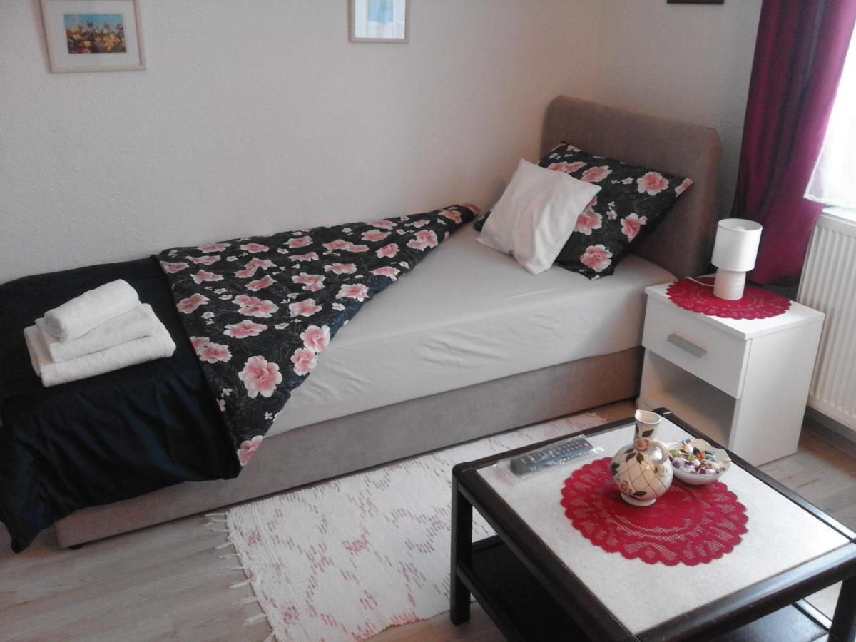 Sobe Za Nocenje Gospic Hotell Eksteriør bilde